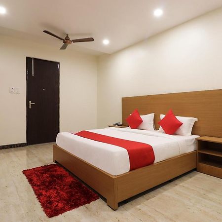Oyo 61050 S S K Continental Hotell Juhi Bari Exteriör bild