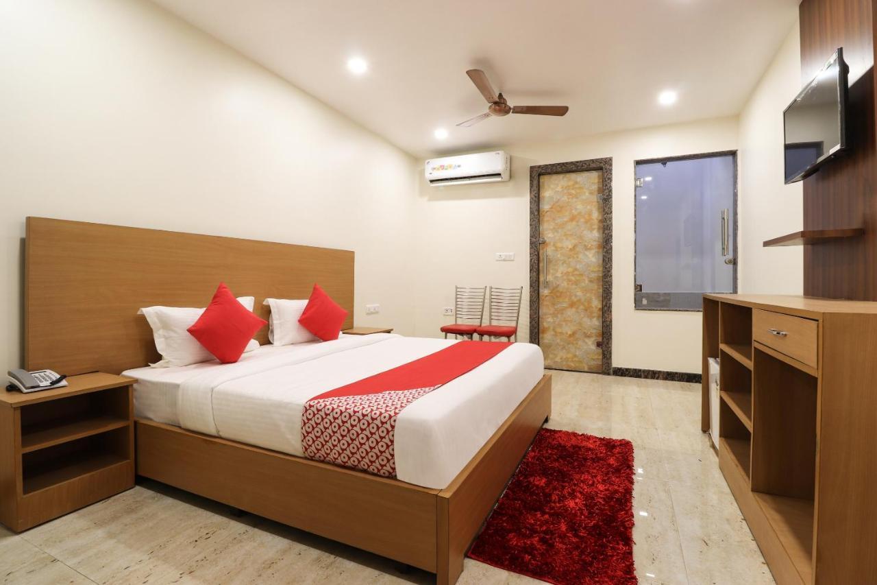 Oyo 61050 S S K Continental Hotell Juhi Bari Exteriör bild